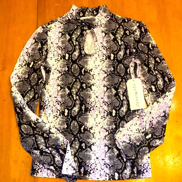NWT Eye Candy Long sleeve Key hole Snakeskin top - Picture 4 of 7